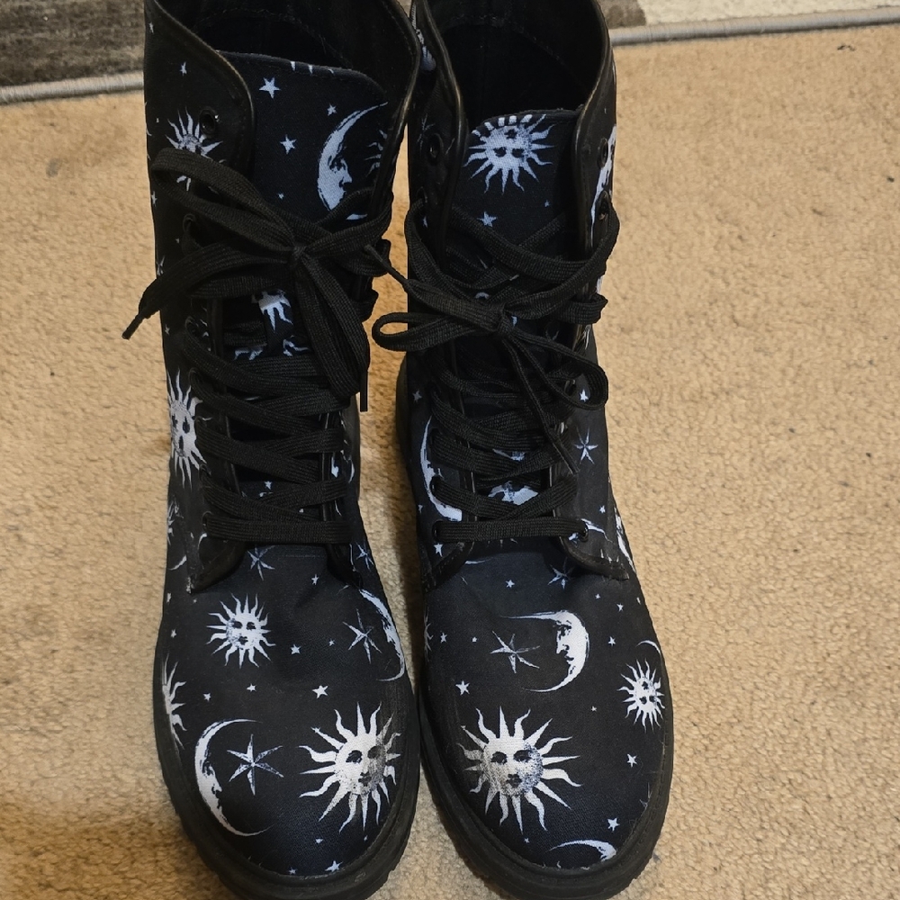 Hot Topic Black Lace-Up Boots with White Sun & Moon Print